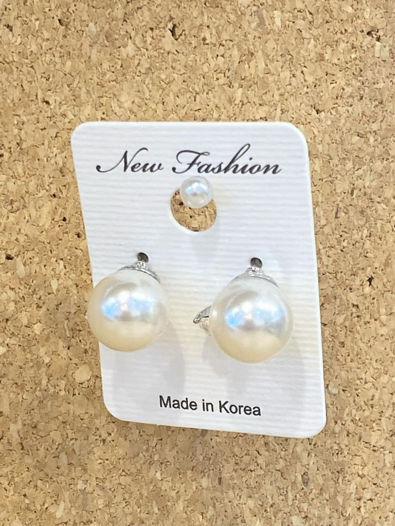 Pure pearl earrings