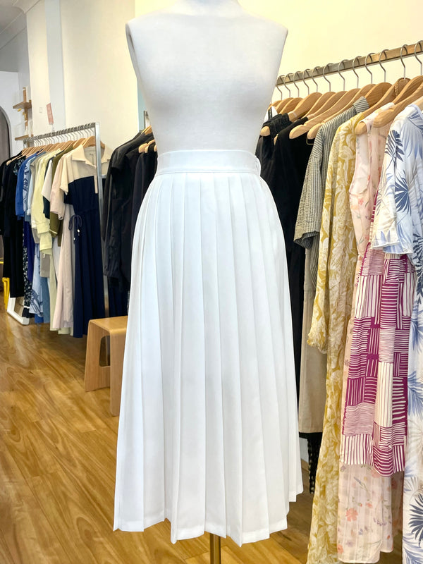White Pleated Long Skirt