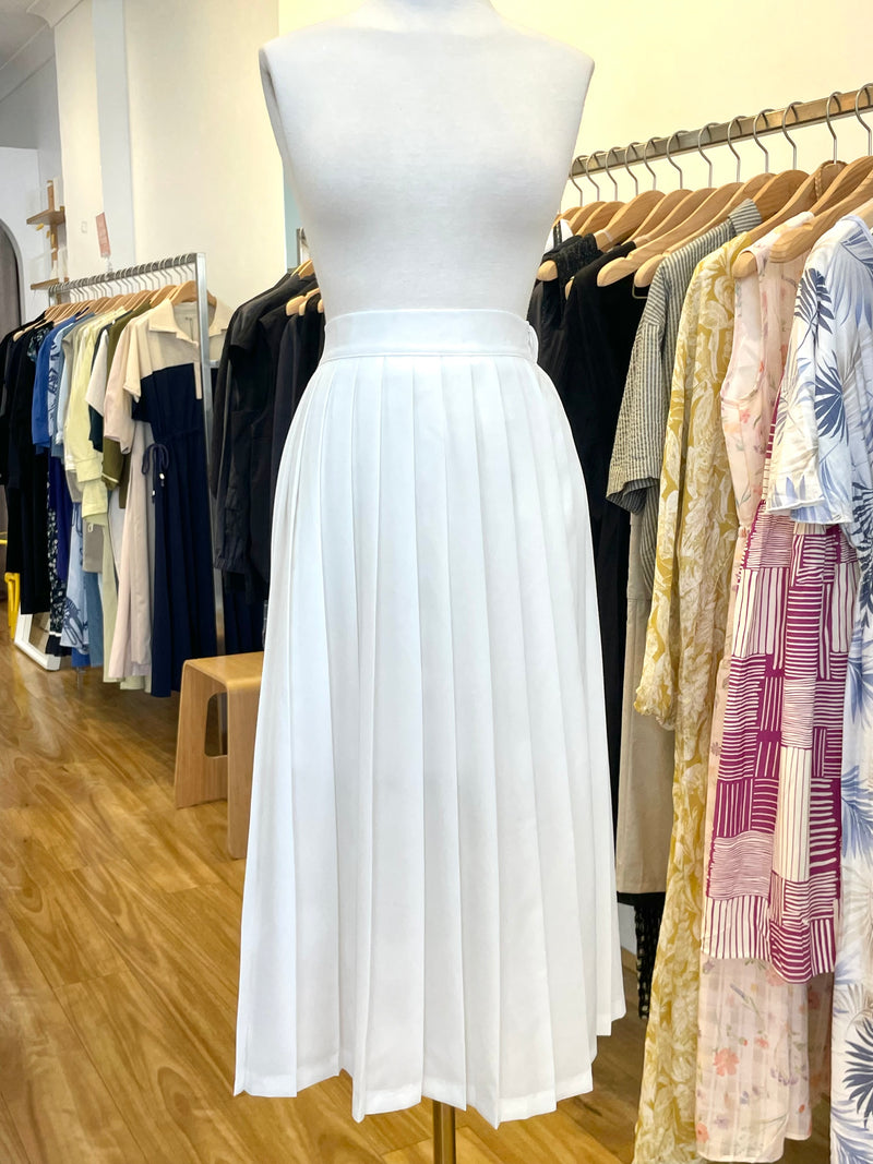White Pleated Long Skirt