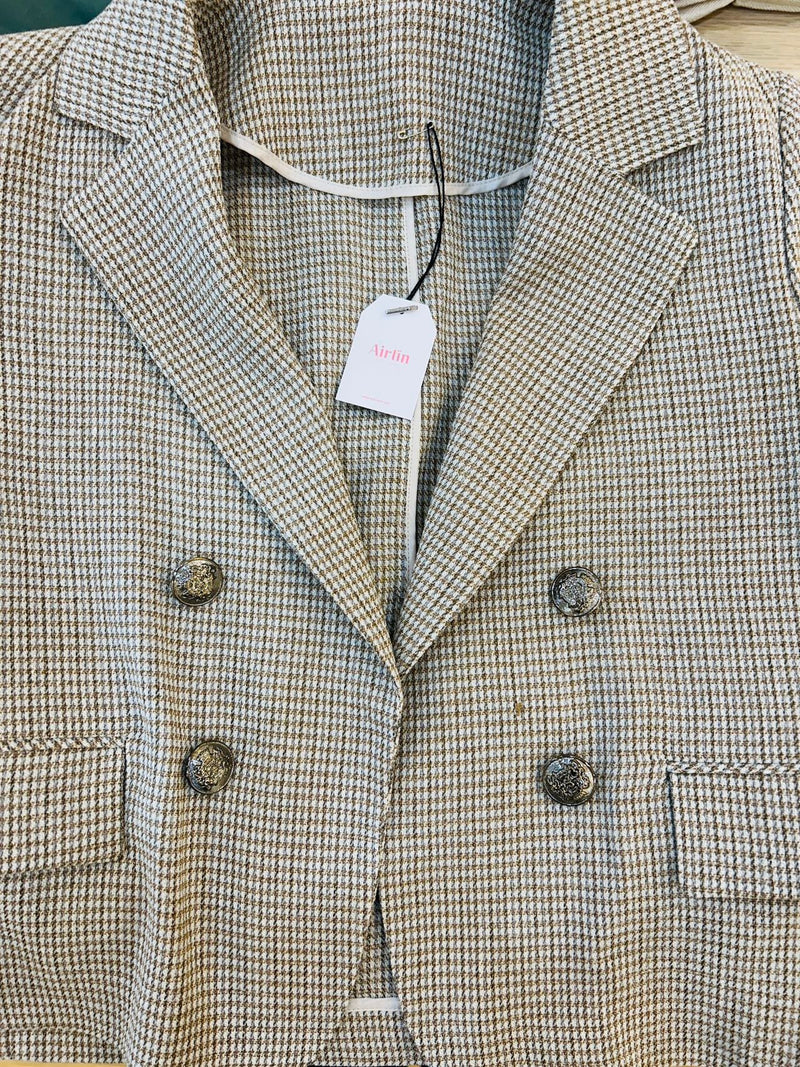 Brown short-sleeve blazer