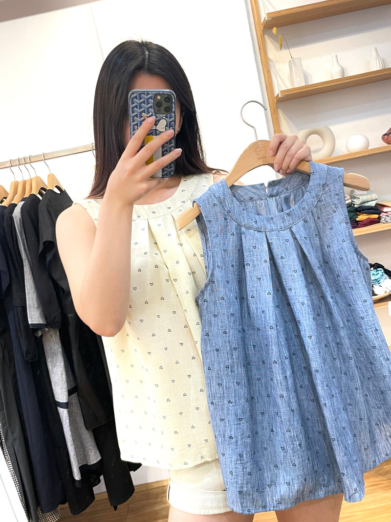 Heart-Dot Pleated Sleeveless Blouse