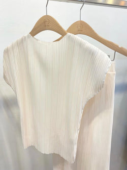 Pleated simple top