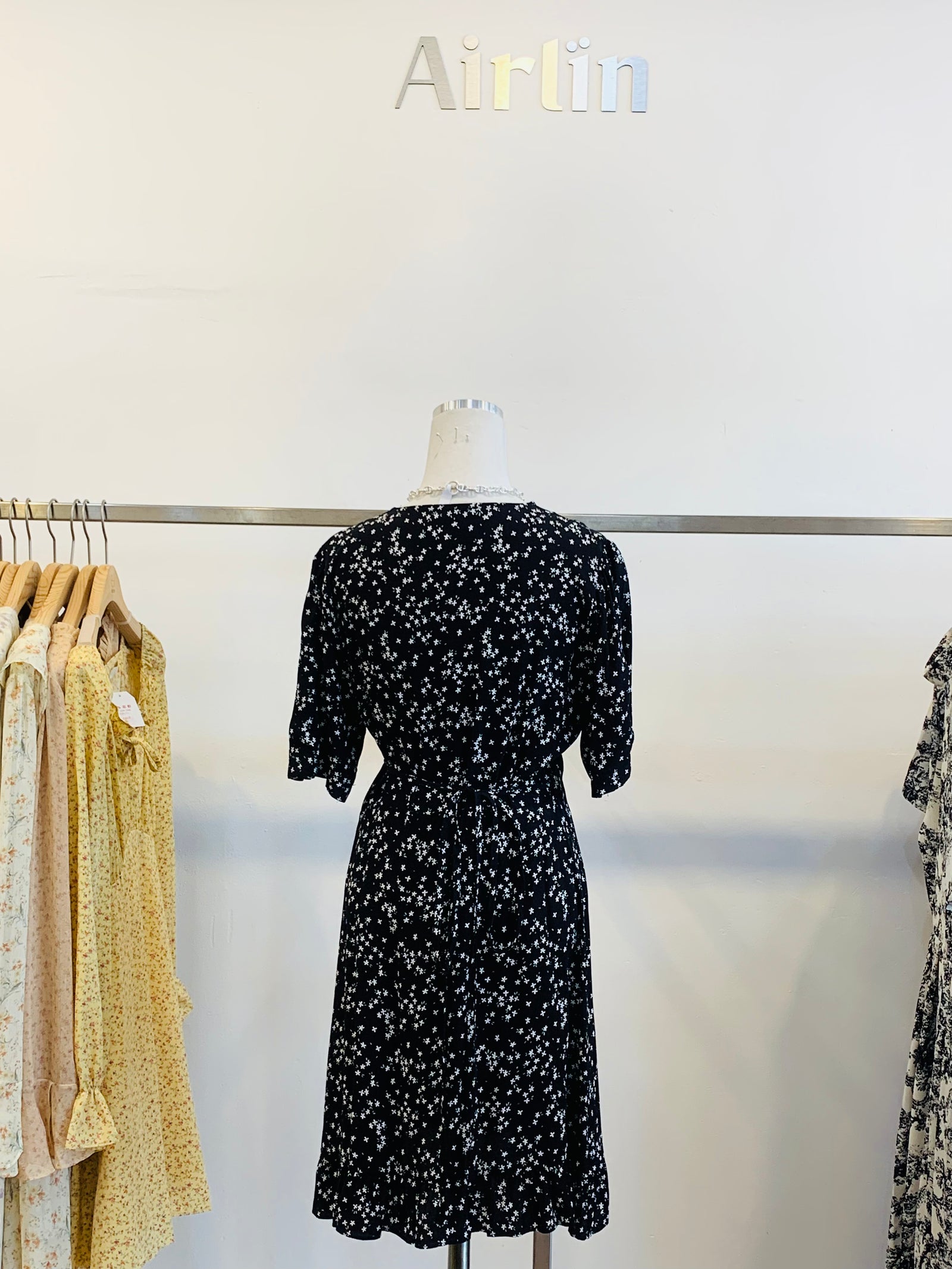 White floral black dress Airlin Style White floral black dress Airlin Style
