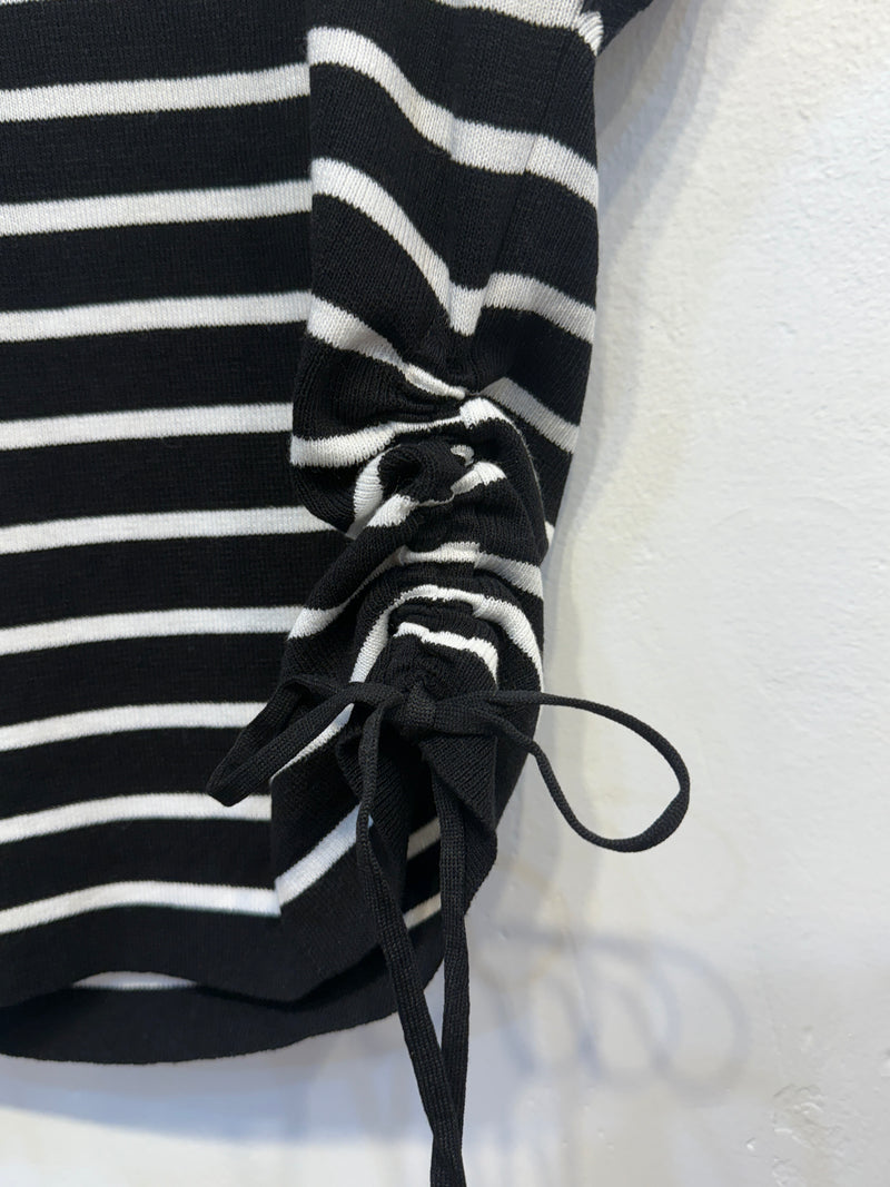 Black and White Striped V-Neck Sleeveless Knit Top