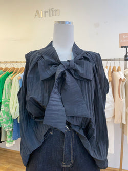 Sleeveless Blouse with Crinkled Texture and Bow Tie