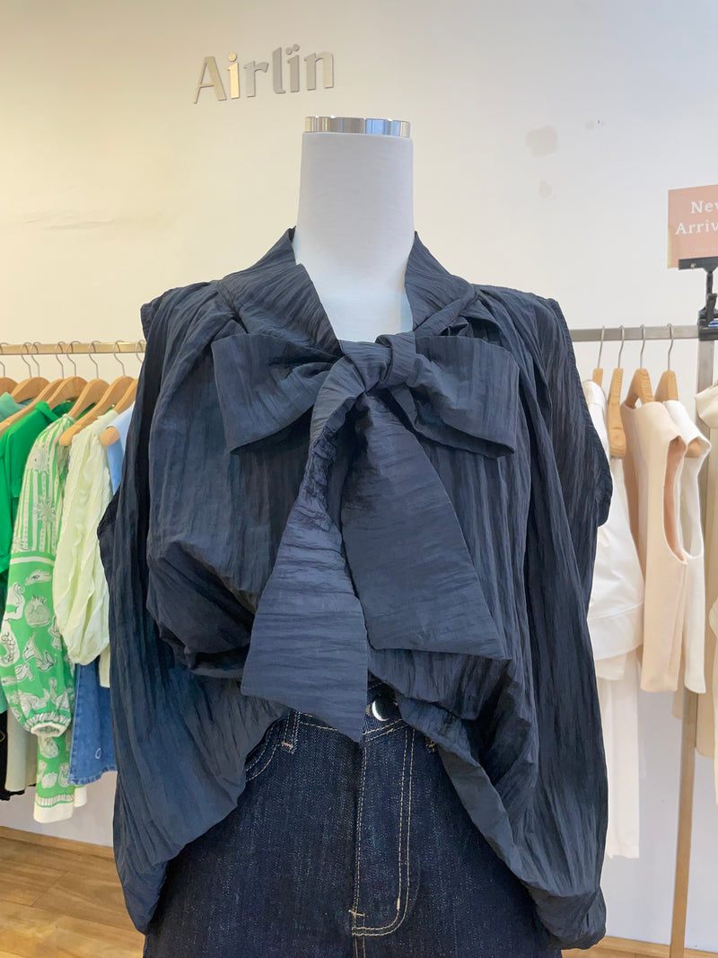 Sleeveless Blouse with Crinkled Texture and Bow Tie