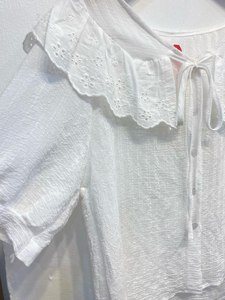 Lovely lace ribbon blouse