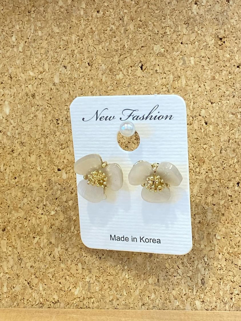 Elegant flower earrings