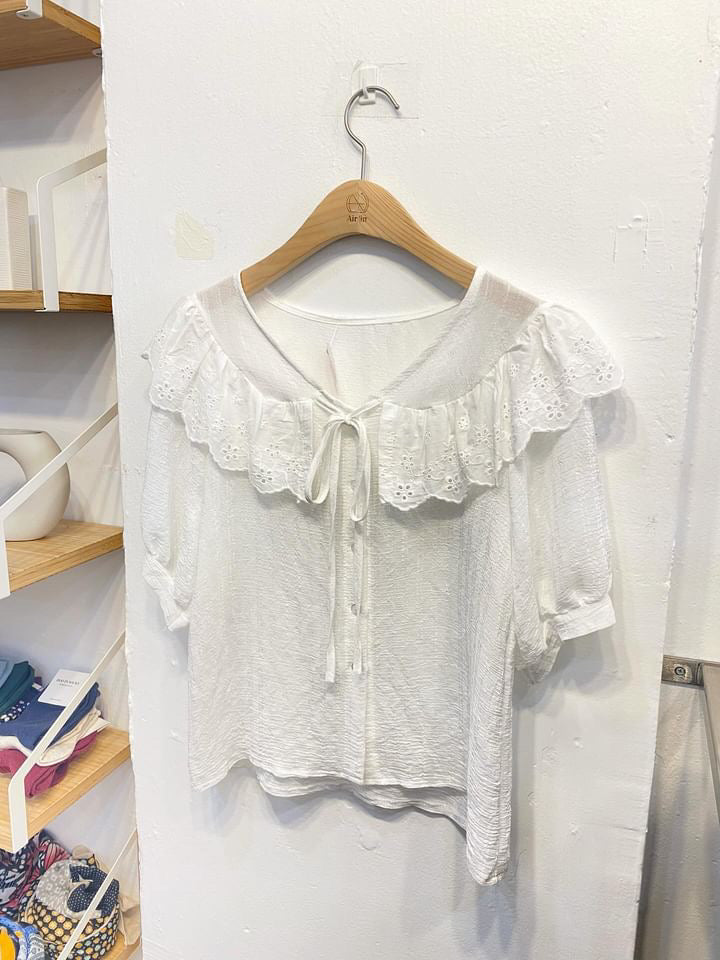 Lovely lace ribbon blouse