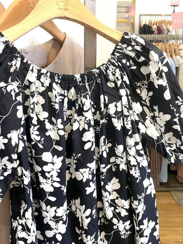 Black and White Summer Puff Sleeve Blouse