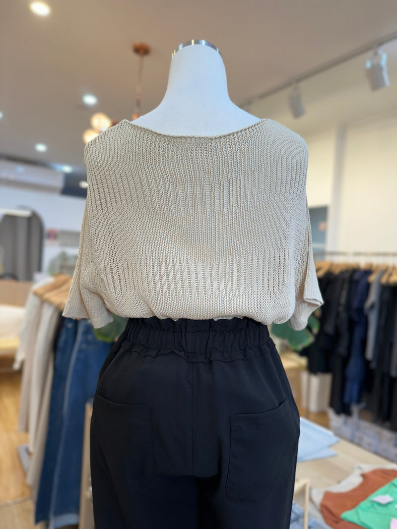V-neck short sleeve knit top
