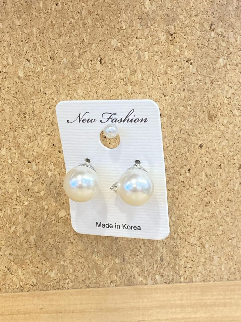 Pure pearl earrings