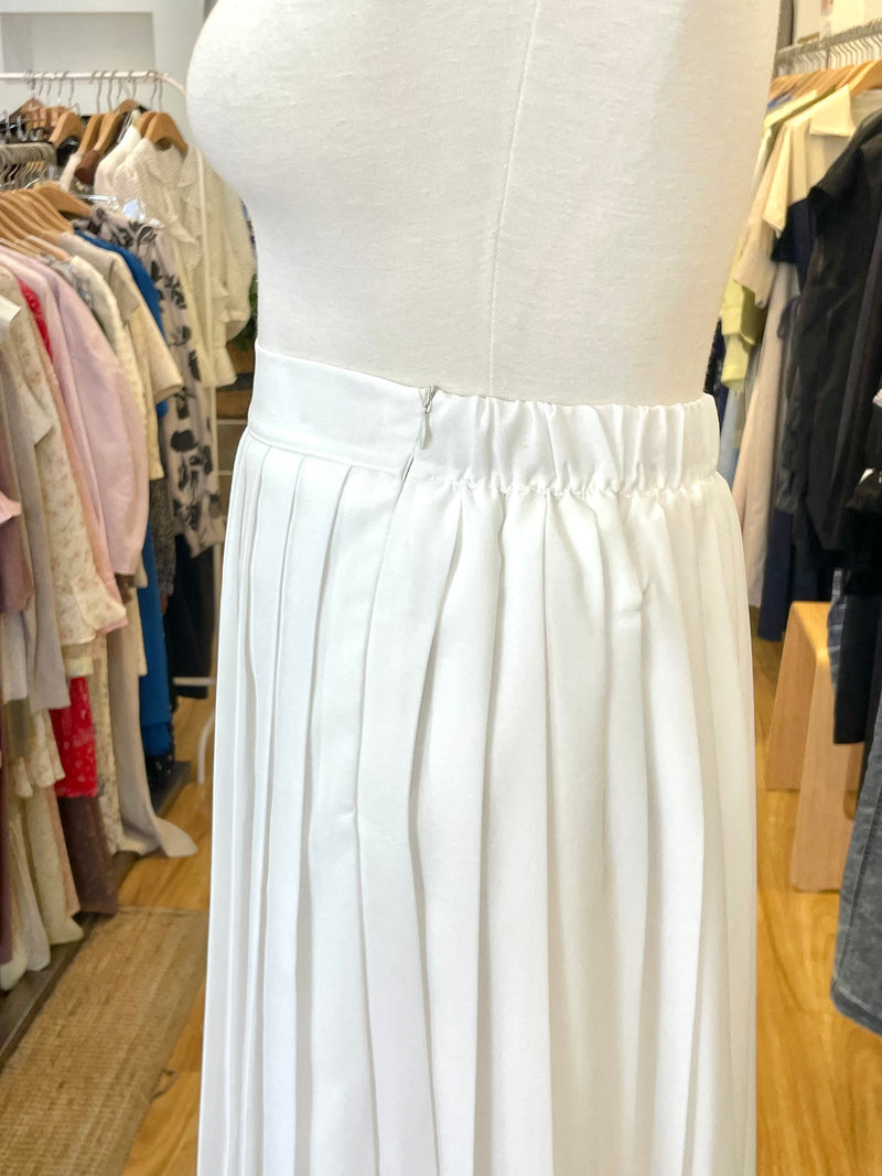 White Pleated Long Skirt