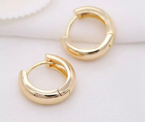 14k Gold round earrings