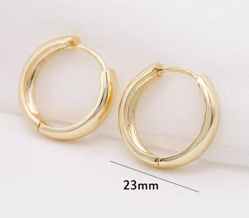 14k Gold round earrings