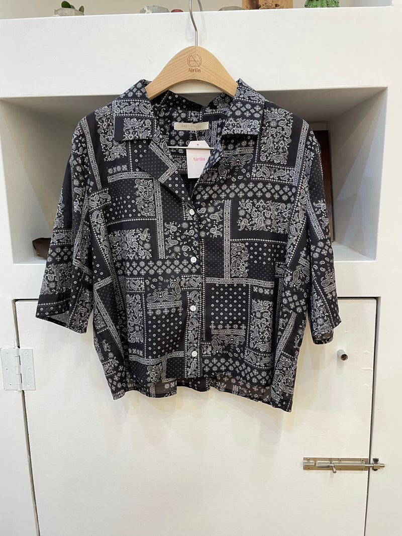 Chic patterned shirt tops